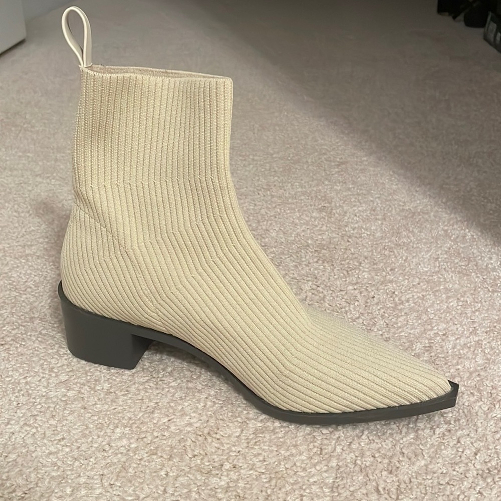 Off white chunky/stretchy boots